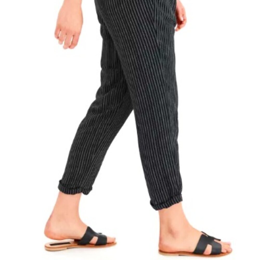 AE High-Waisted Belted Tapered Leg Pant